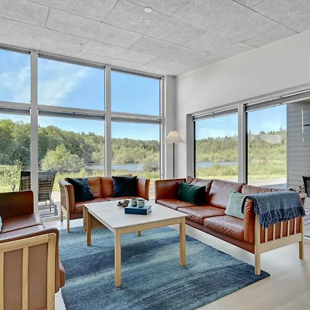 Awesome In With Lake View
