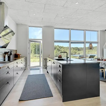 Awesome In With Lake View *